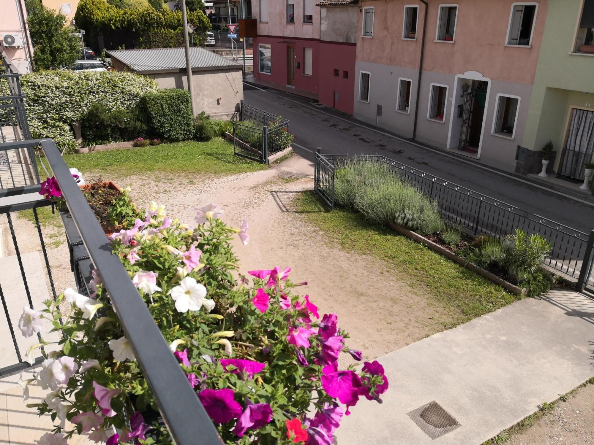 Appartamento Da Guido Borso del Grappa Luaran gambar